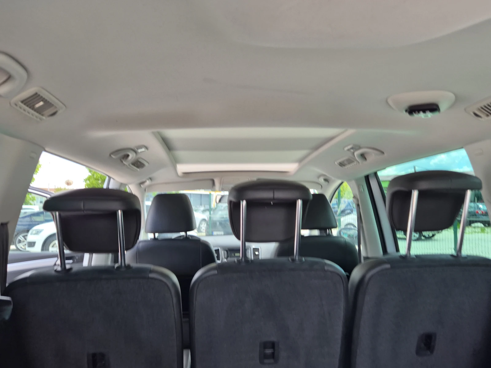 VW Sharan * КОЖА* LED* ПАНОРАМА* FULL* , снимка 14 - Автомобили и джипове - 54675318
