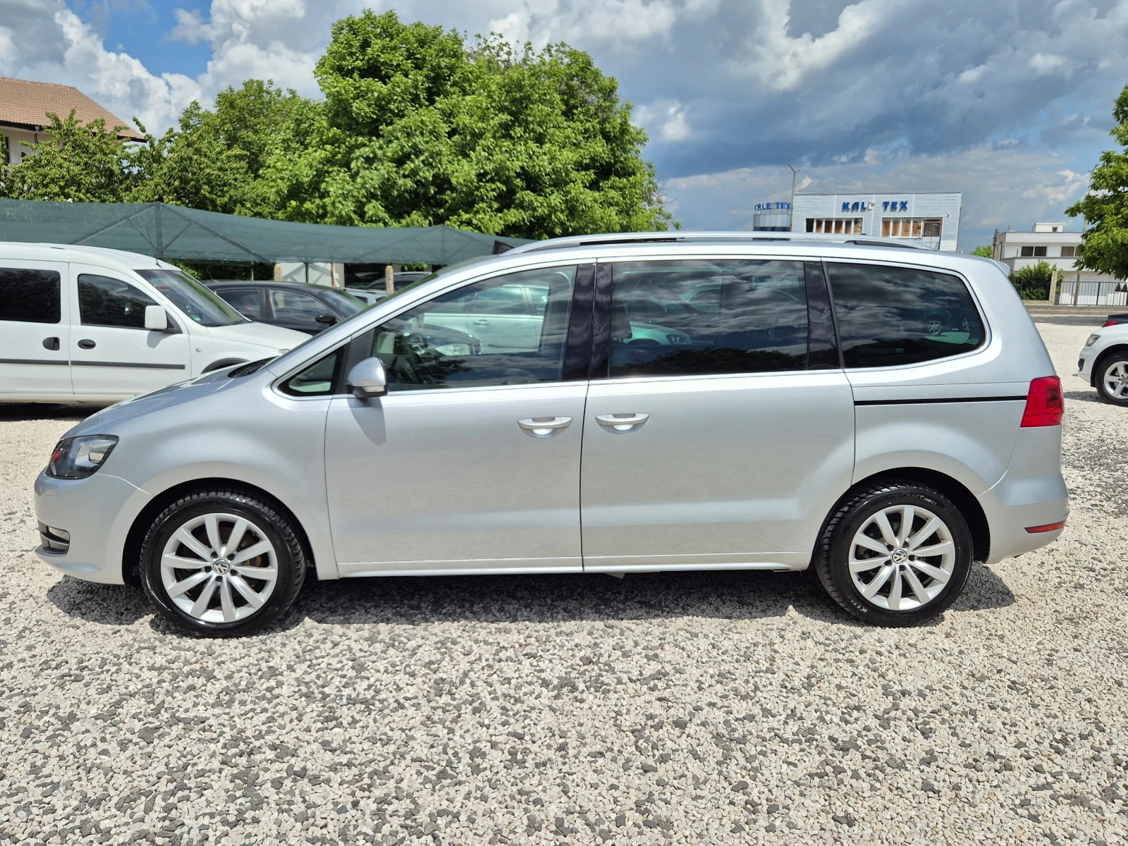 VW Sharan * КОЖА* LED* ПАНОРАМА* FULL* , снимка 2 - Автомобили и джипове - 54675318