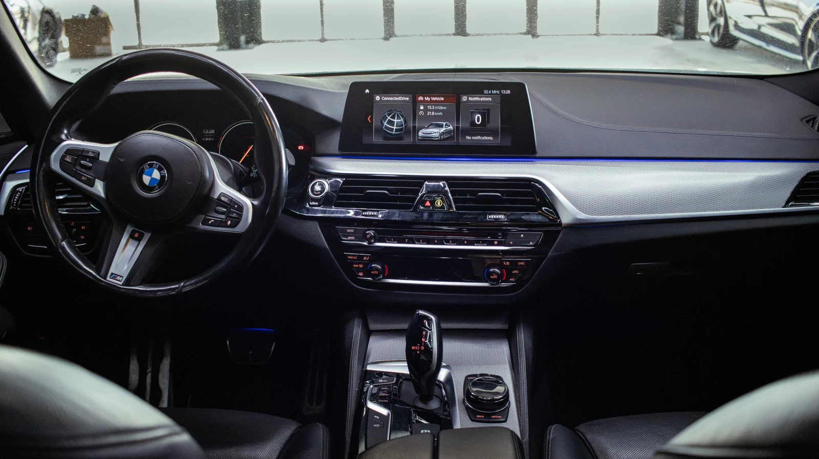 BMW 530 i XDRIVE* МАСАЖ* ОБДУХВАНЕ* HUD* 360* H/K* Carplay, снимка 6 - Автомобили и джипове - 55265980