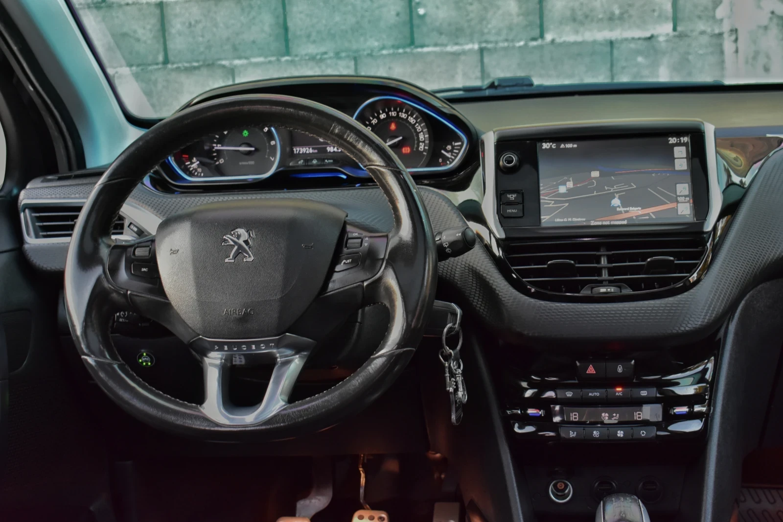 Peugeot 2008 1.6i LPG, снимка 10 - Автомобили и джипове - 55480411