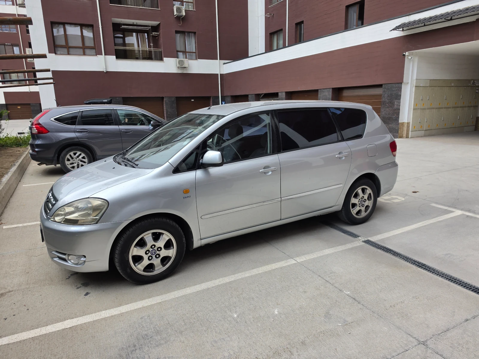 Toyota Avensis verso Газ Бензин , снимка 2 - Автомобили и джипове - 55791224