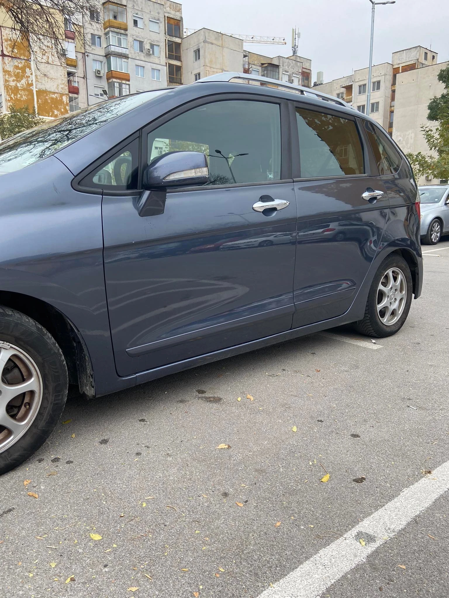 Honda Fr-v, снимка 2 - Автомобили и джипове - 56225472