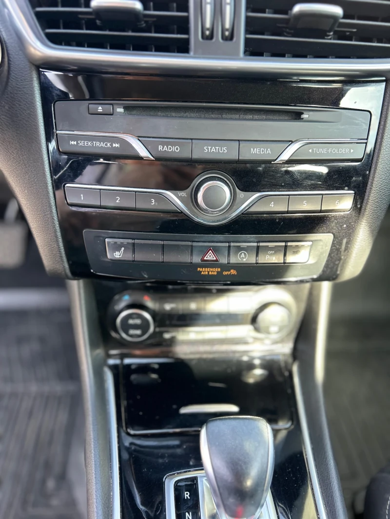 Infiniti Q30, снимка 6 - Автомобили и джипове - 53251049