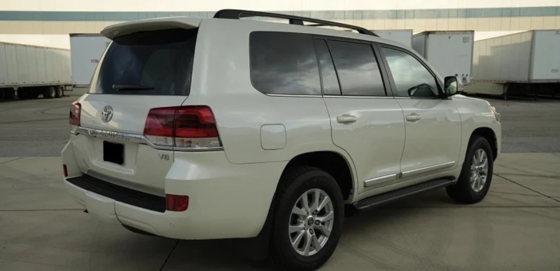 Toyota Land cruiser 5.7 V8 * * СЕРВИЗНА ИСТОРИЯ * * АВТО КРЕДИТ * * , снимка 5 - Автомобили и джипове - 53590807