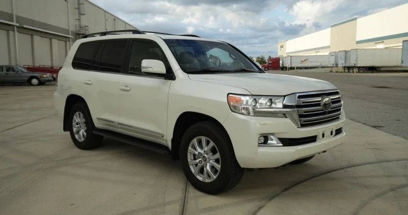 Toyota Land cruiser 5.7 V8 * * СЕРВИЗНА ИСТОРИЯ * * АВТО КРЕДИТ * * , снимка 3 - Автомобили и джипове - 53590807