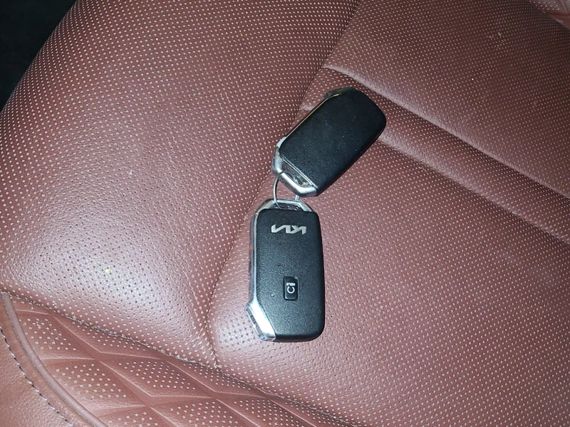 Kia Sorento 2.5L 4cyl AWD, снимка 14 - Автомобили и джипове - 53597257