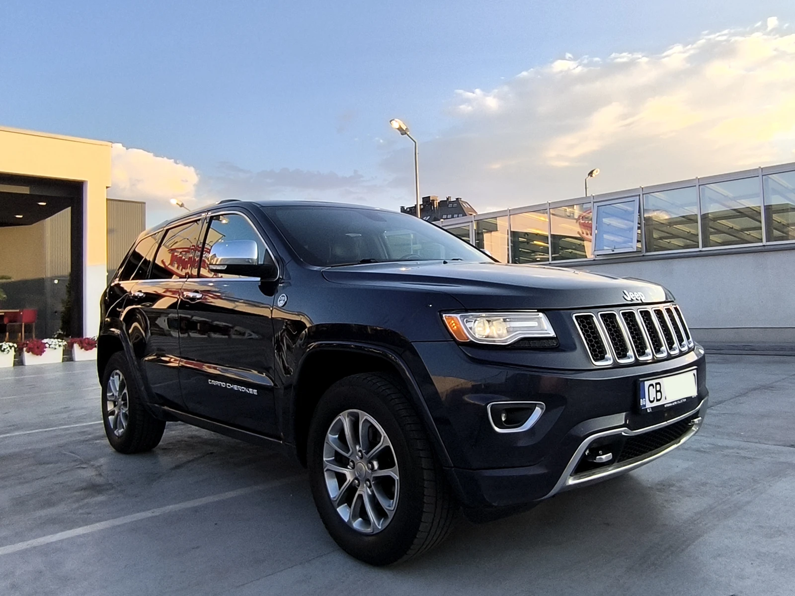 Jeep Grand cherokee Overland - изображение 3