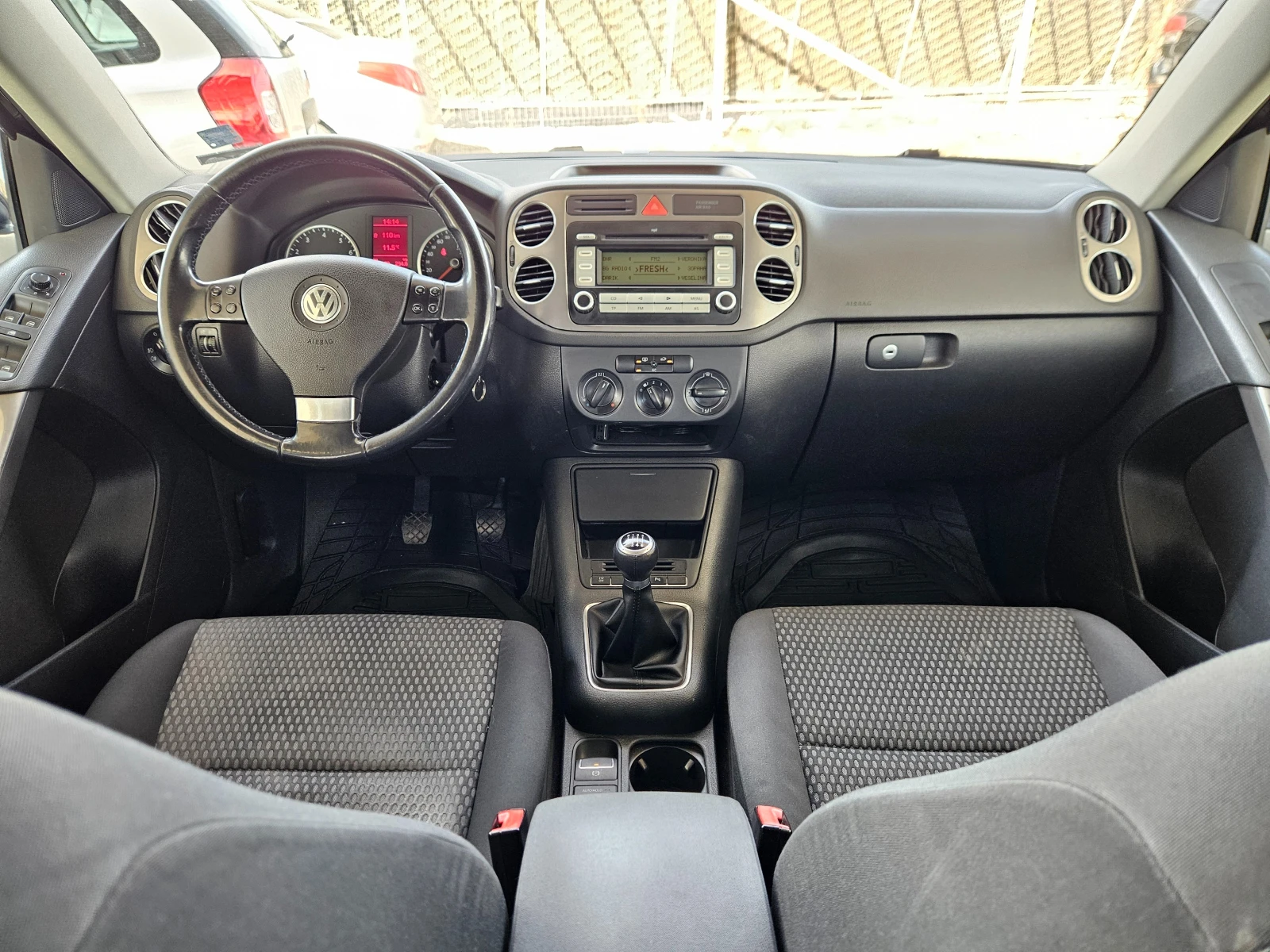 VW Tiguan Бензин газ 4?4, снимка 15 - Автомобили и джипове - 53787206