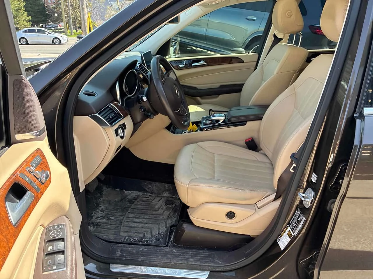 Mercedes-Benz GLE 350 d * CARFAX * 360 КАМЕРИ * ДИСТРОНИК, снимка 6 - Автомобили и джипове - 54307692