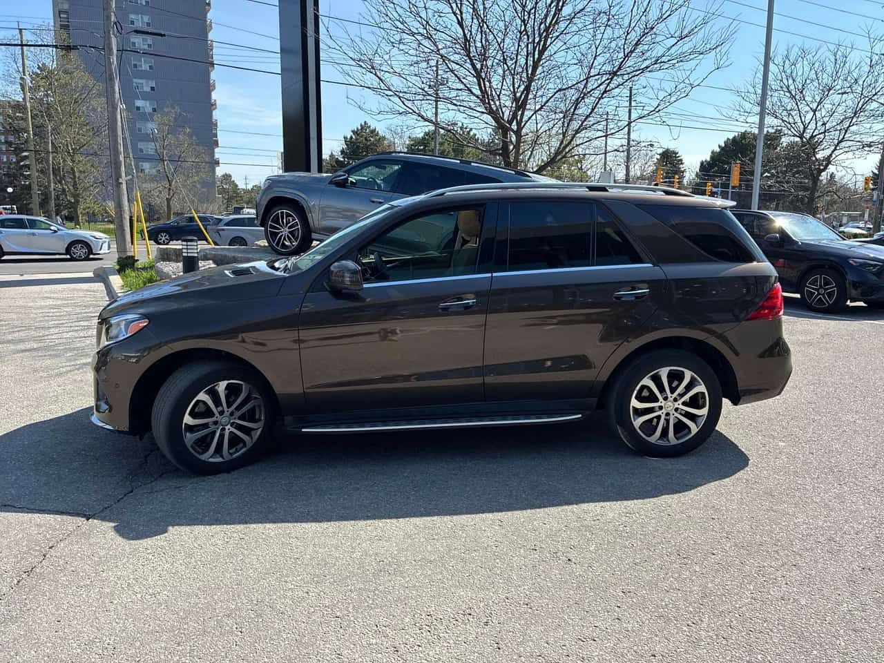 Mercedes-Benz GLE 350 d * CARFAX * 360 КАМЕРИ * ДИСТРОНИК, снимка 3 - Автомобили и джипове - 54307692