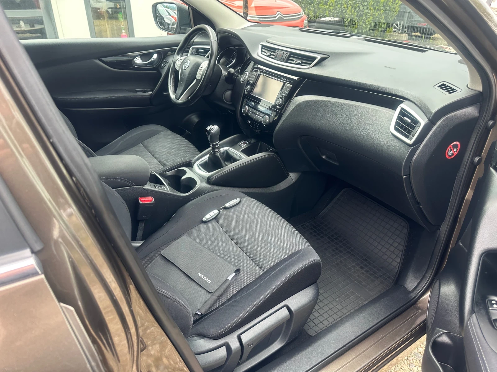Nissan Qashqai 1.5 Turbodiesel N-Connecta, снимка 7 - Автомобили и джипове - 54381886