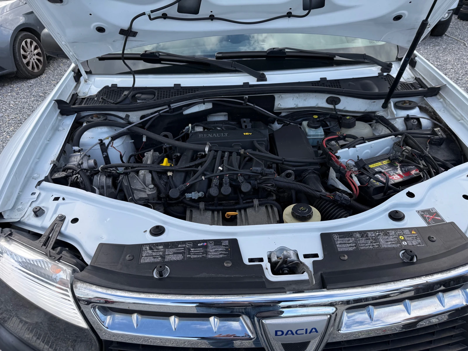 Dacia Duster 1.6 I 4×4, снимка 15 - Автомобили и джипове - 54547577
