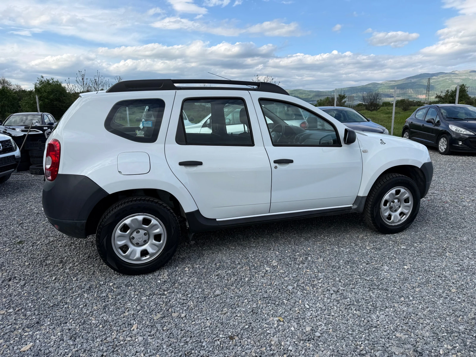 Dacia Duster 1.6 I 4×4, снимка 9 - Автомобили и джипове - 54547577