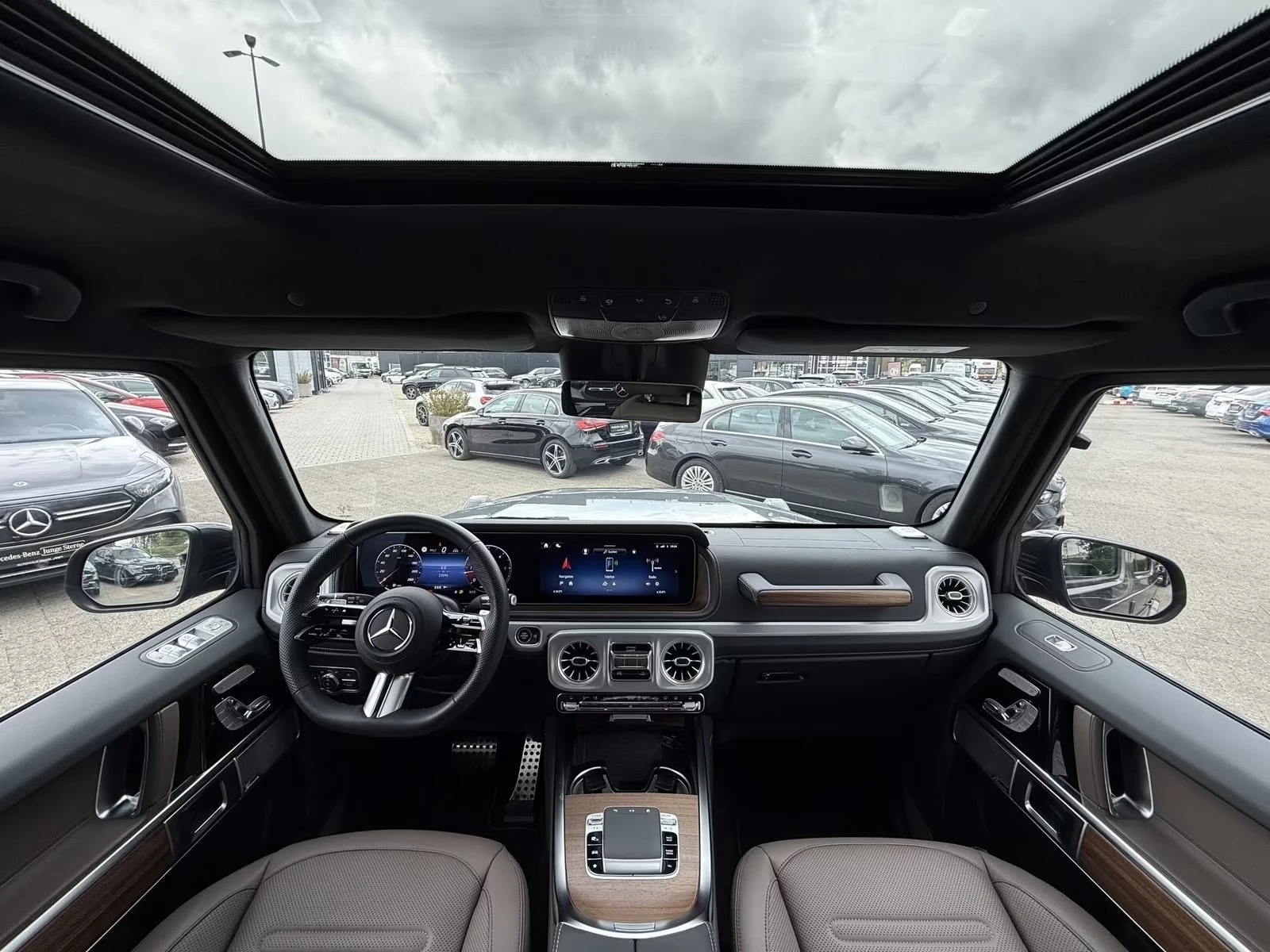 Mercedes-Benz G 450 450 d AMG* Exclusive* Night* DISTR* Burmester, снимка 12 - Автомобили и джипове - 54955442