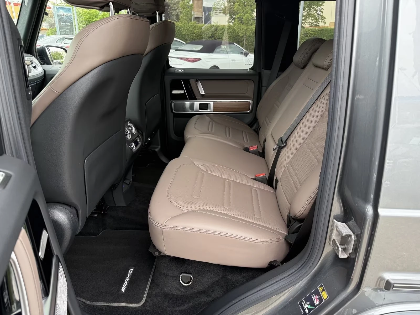 Mercedes-Benz G 450 450 d AMG* Exclusive* Night* DISTR* Burmester, снимка 9 - Автомобили и джипове - 54955442