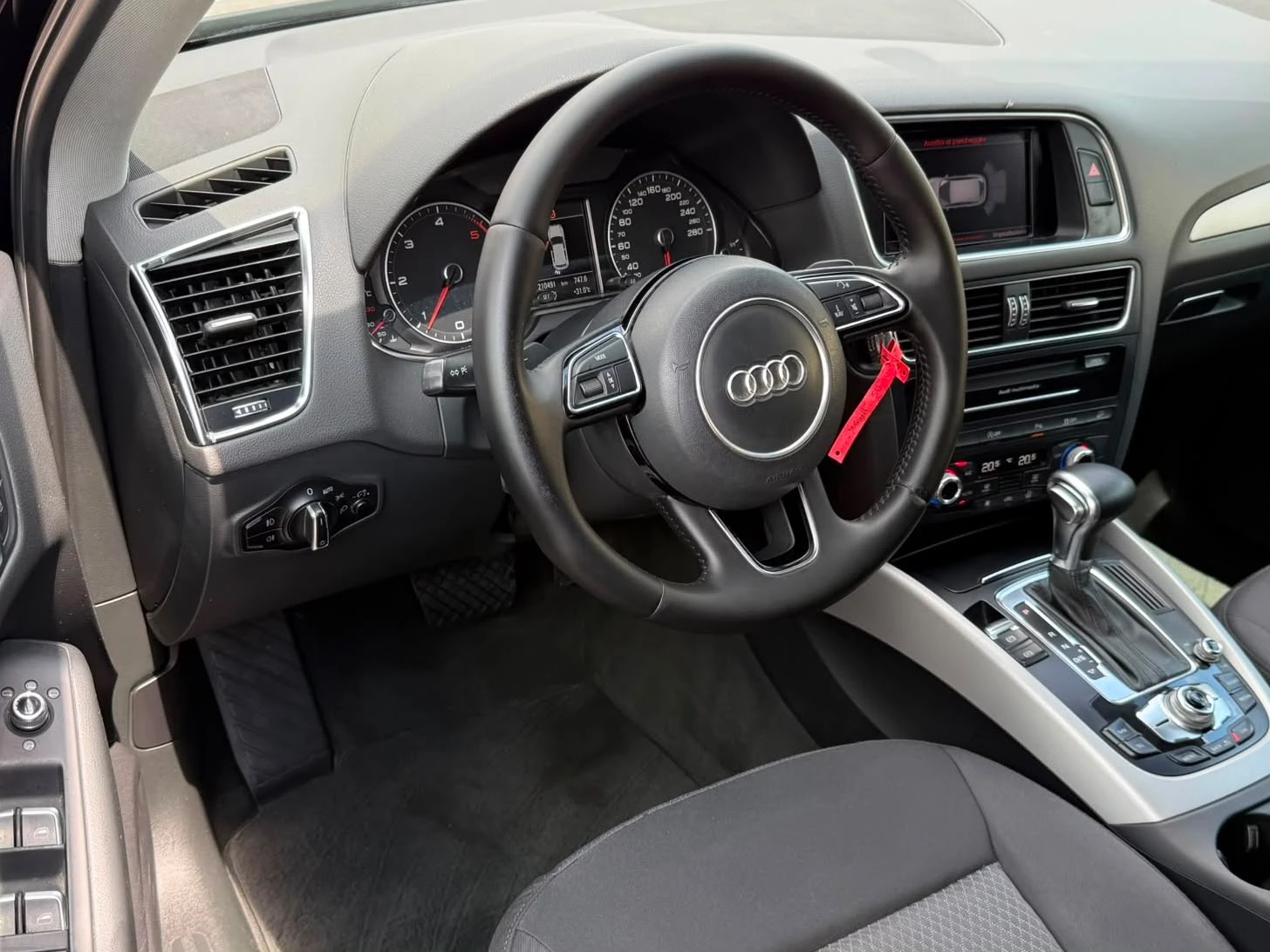 Audi Q5 2.0TDI S-LINE FACELIFT 190к.с. - 100% РЕАЛНИ КМ !!, снимка 10 - Автомобили и джипове - 55262951
