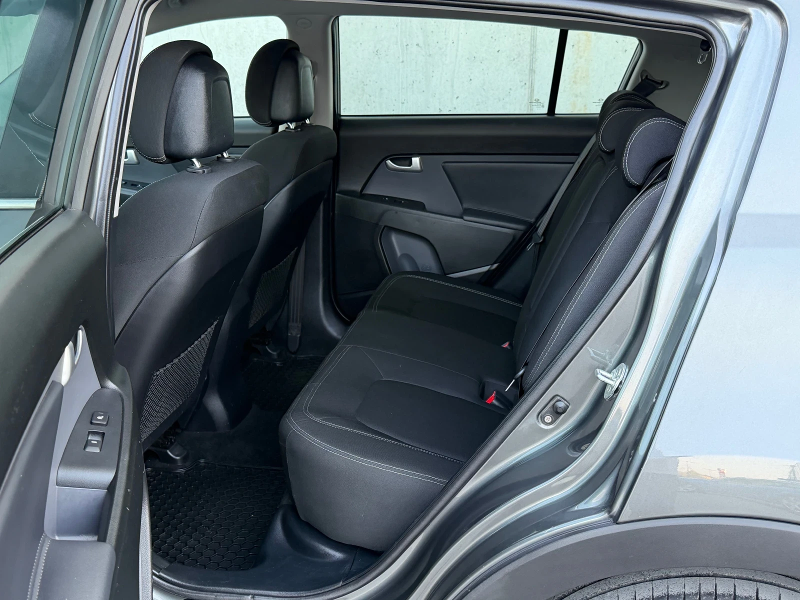Kia Sportage 2.0CRDi 136кс * 4х4* * Камера* , снимка 15 - Автомобили и джипове - 55771974