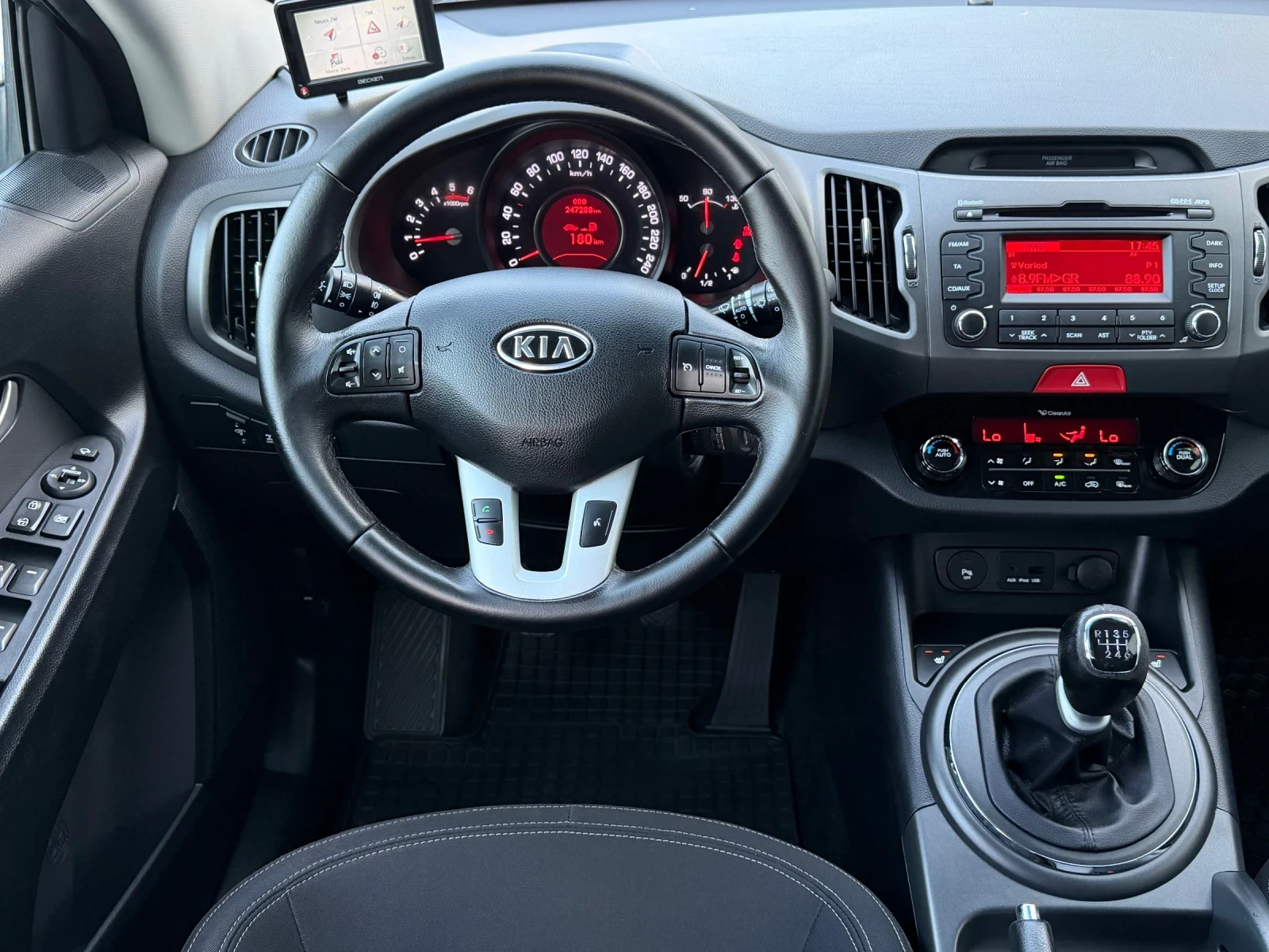 Kia Sportage 2.0CRDi 136кс * 4х4* * Камера* , снимка 11 - Автомобили и джипове - 55771974
