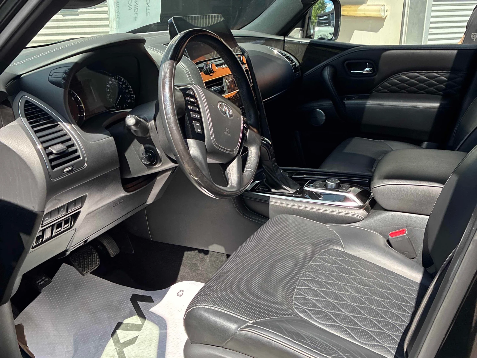 Infiniti QX80  LUXE / DISTRONIC / ОБДУХВАНЕ / D, снимка 5 - Автомобили и джипове - 55896764