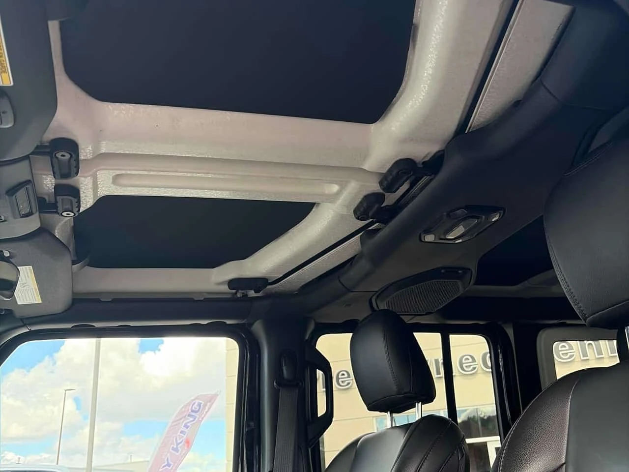 Jeep Wrangler High Altitude / CARFAX / ���������� | Mobile.bg � ����������� 10