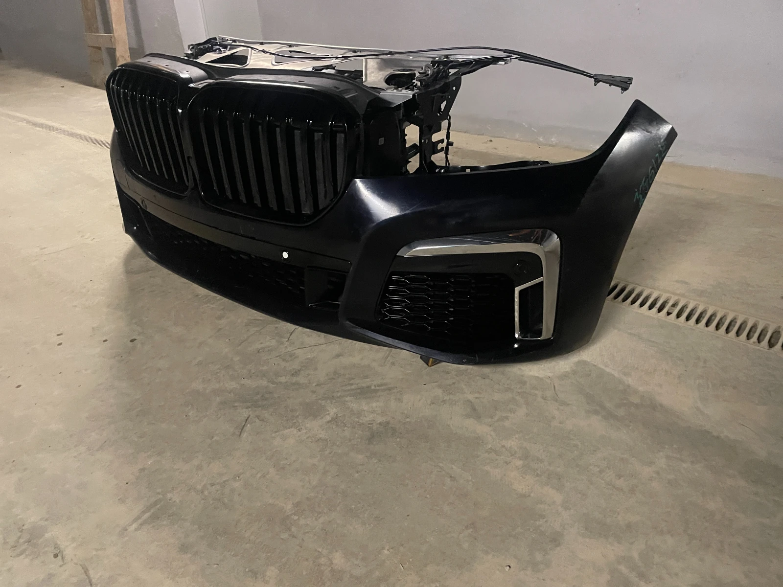 Напълно окомплектована предна броня и преден панел за BMW 7 G11 LCI M SPORT, снимка 2 - Части - 53801690