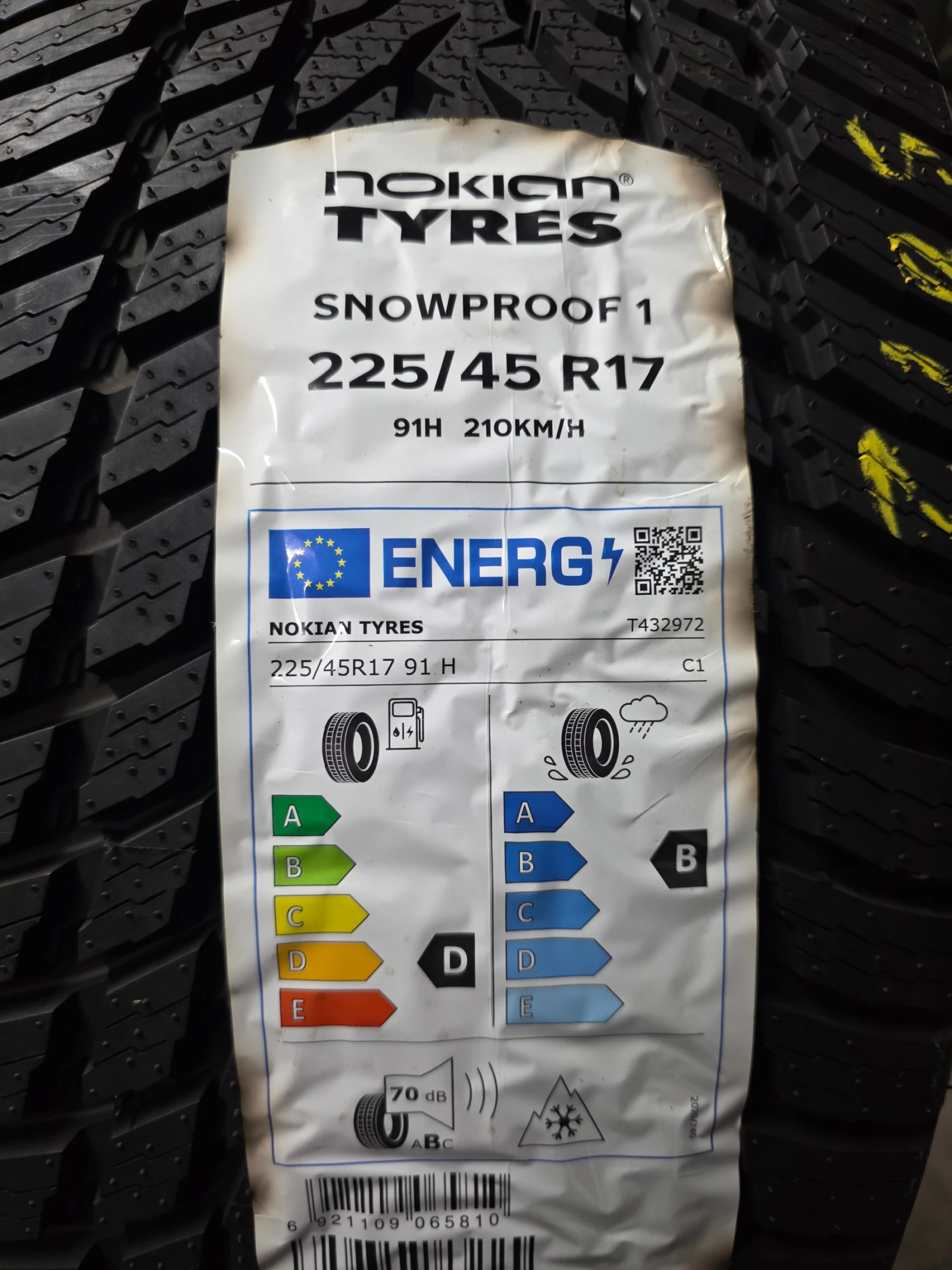 Гуми Зимни 225/45R17, снимка 5 - Гуми и джанти - 54734636