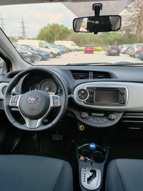 Toyota Yaris 1.5, 75к.с. Хибрид , снимка 10