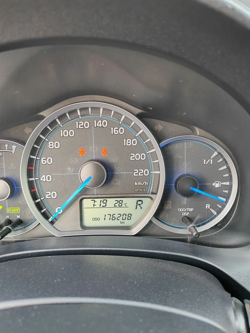 Toyota Yaris 1.5, 75к.с. Хибрид , снимка 14 - Автомобили и джипове - 50577855