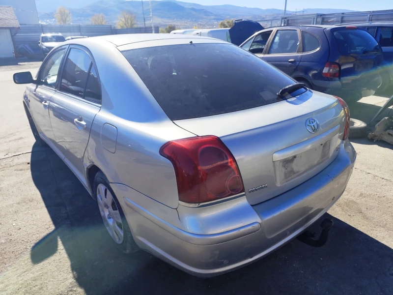 Toyota Avensis 2.0, снимка 4 - Автомобили и джипове - 52388139
