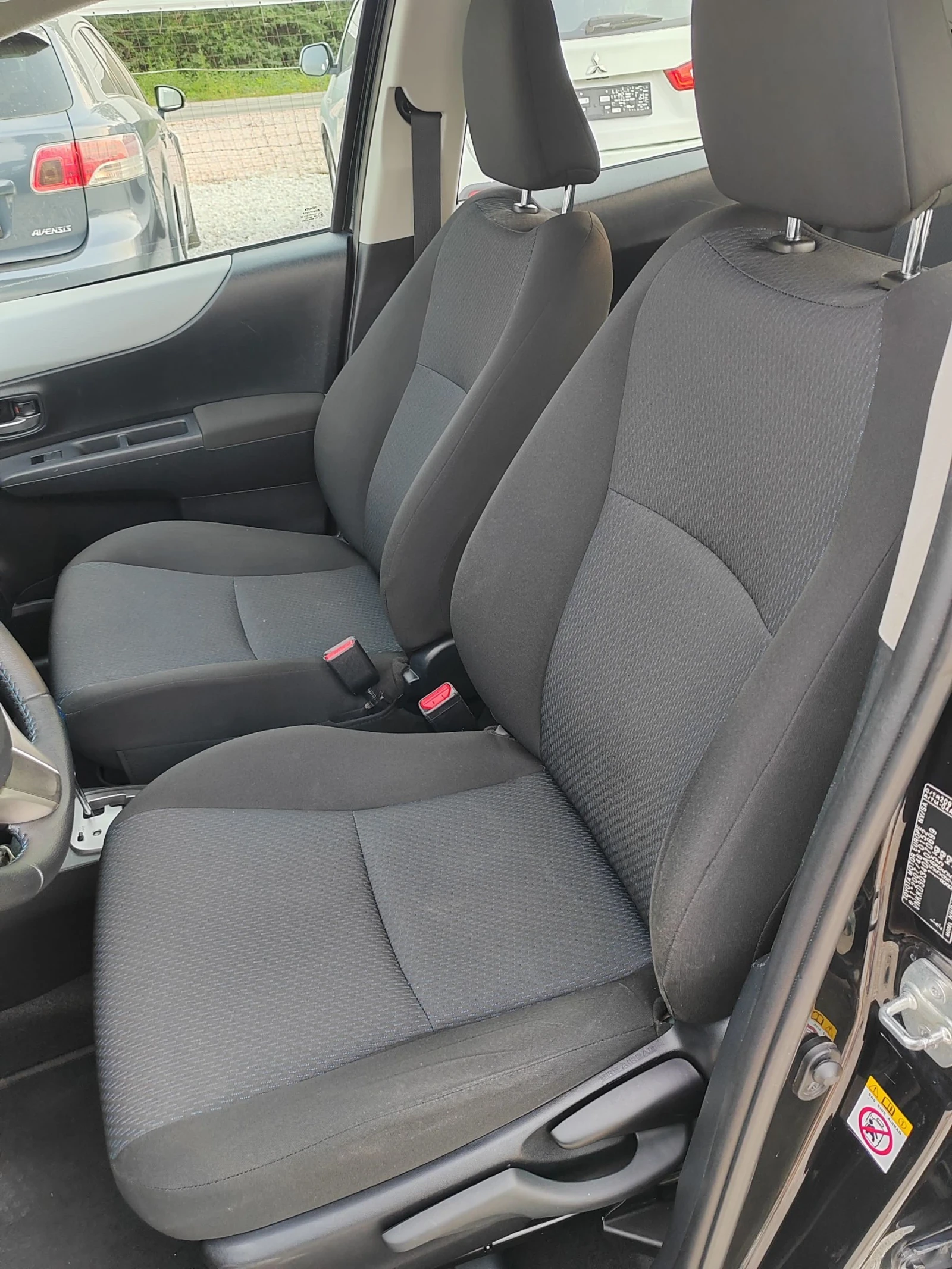 Toyota Yaris 1.5, 75к.с. Хибрид  - изображение 9