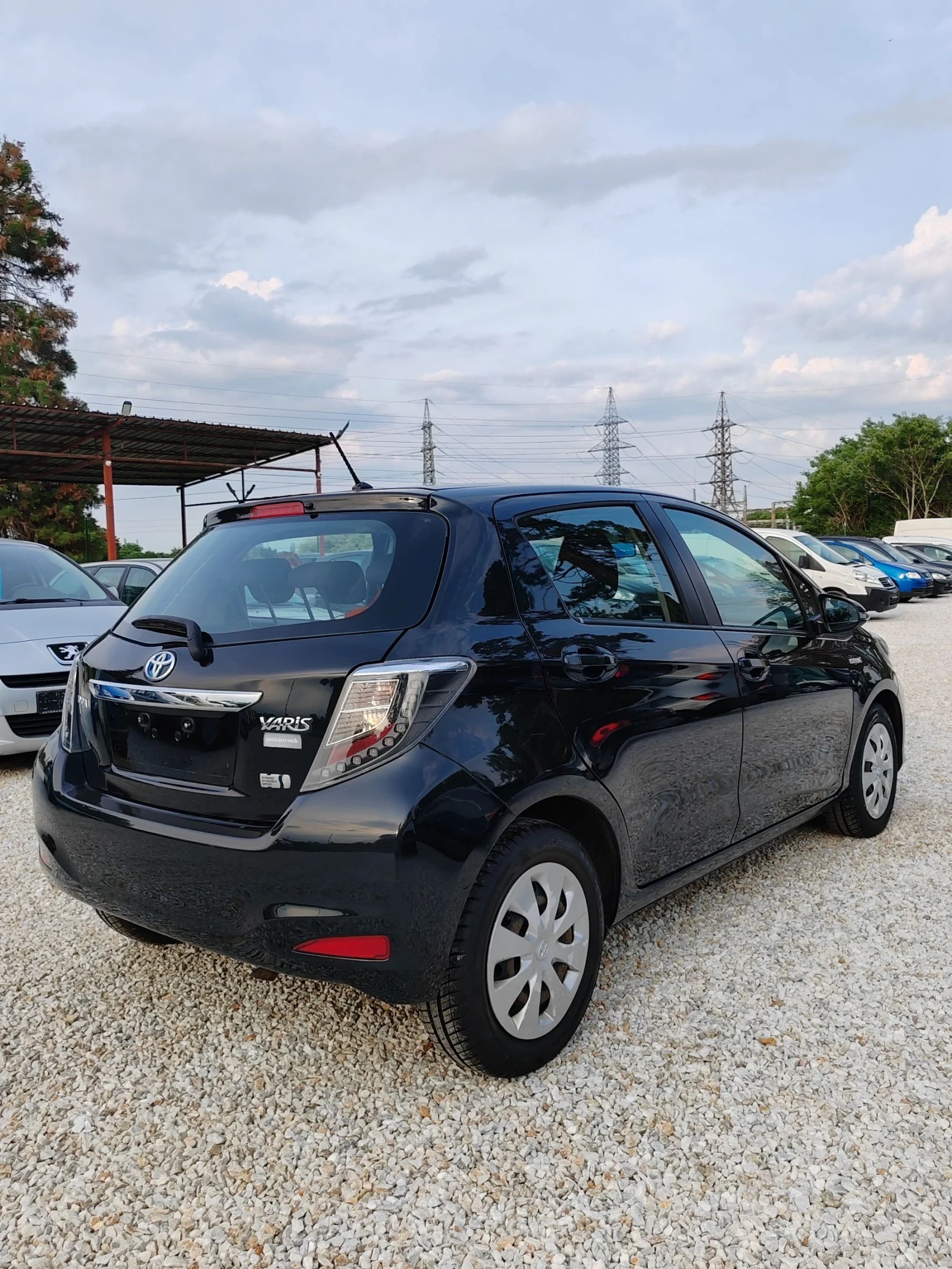Toyota Yaris 1.5, 75к.с. Хибрид  - изображение 3