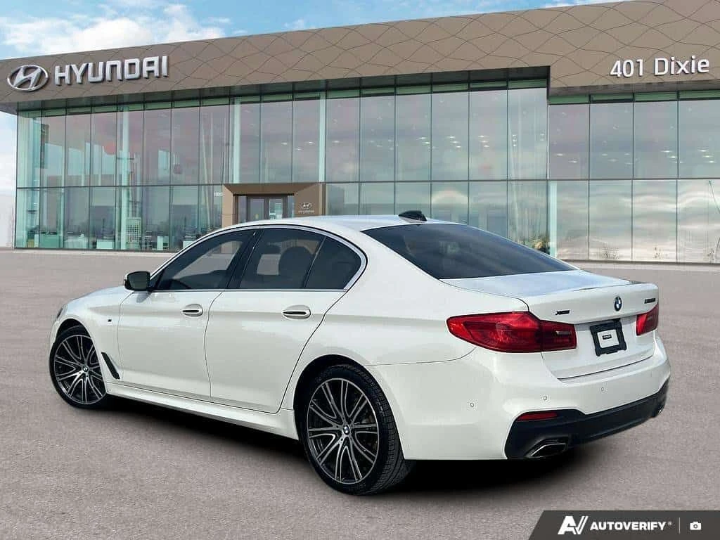 BMW 540 * 540i xDrive Awd | Leather | Sunroof * CARFAX * Ц, снимка 3 - Автомобили и джипове - 53811205