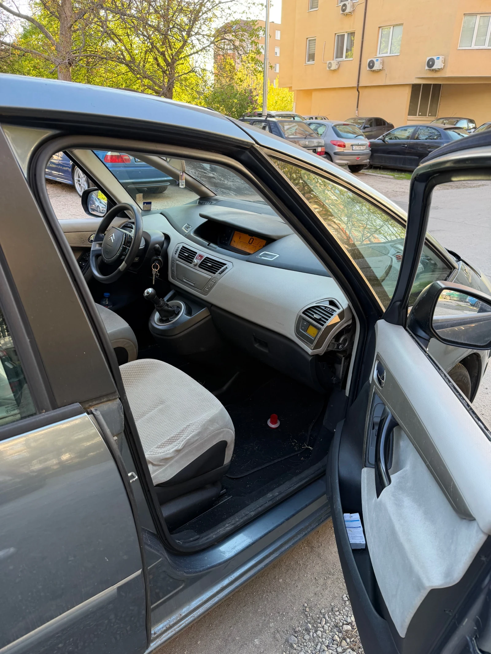 Citroen C4 Picasso, снимка 9 - Автомобили и джипове - 54400059