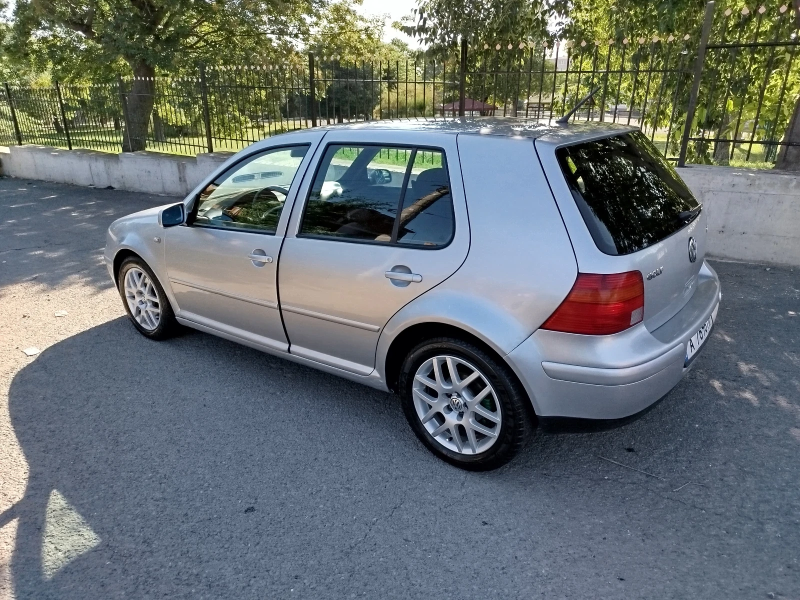 VW Golf 1.9 EDITION , снимка 2 - Автомобили и джипове - 55018319