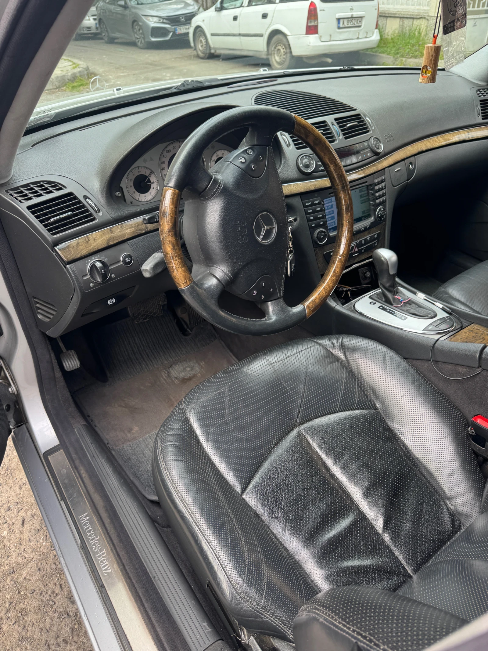 Mercedes-Benz E 320, снимка 17 - Автомобили и джипове - 55278993
