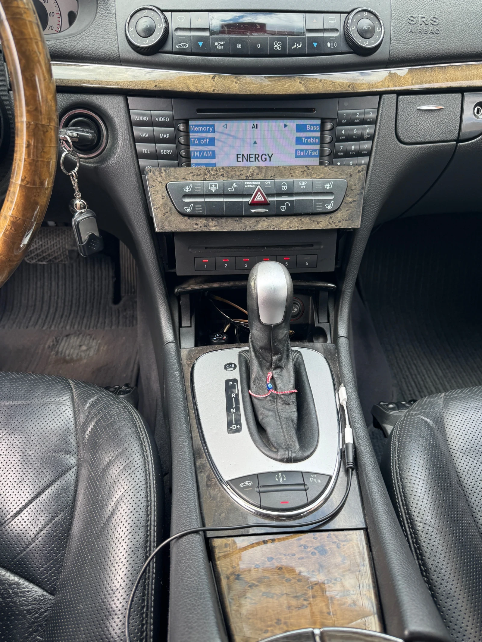 Mercedes-Benz E 320, снимка 13 - Автомобили и джипове - 55278993
