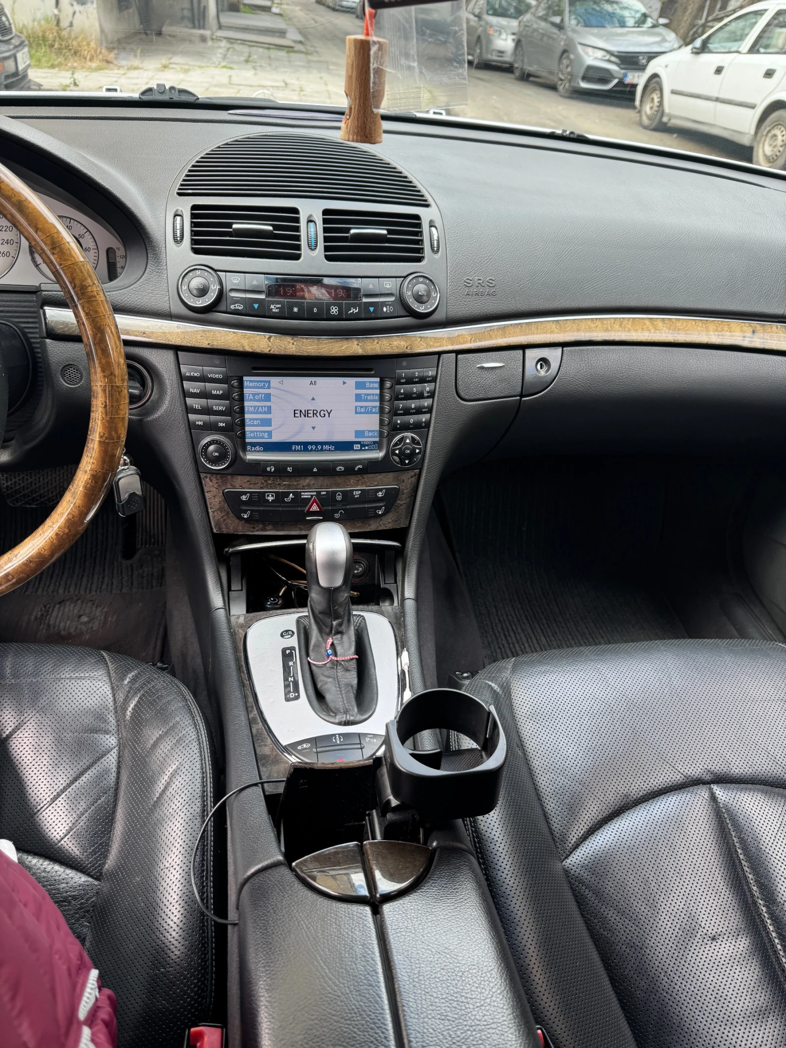 Mercedes-Benz E 320, снимка 9 - Автомобили и джипове - 55278993