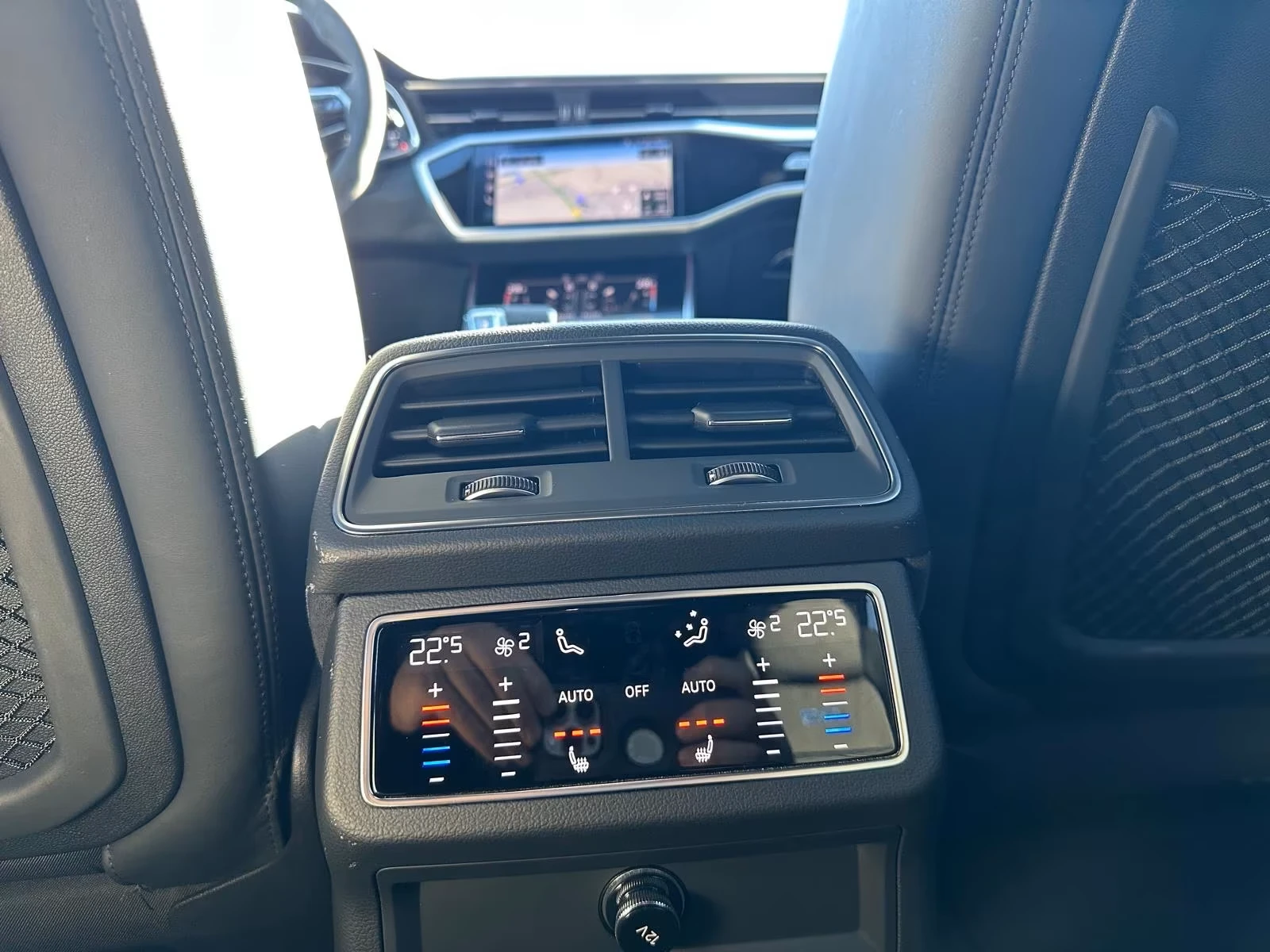Audi Rs6 PERFORMANCE* MATRIX* B&O* KEYLESS* CERAMIC* CAMERA, снимка 10 - Автомобили и джипове - 55373059
