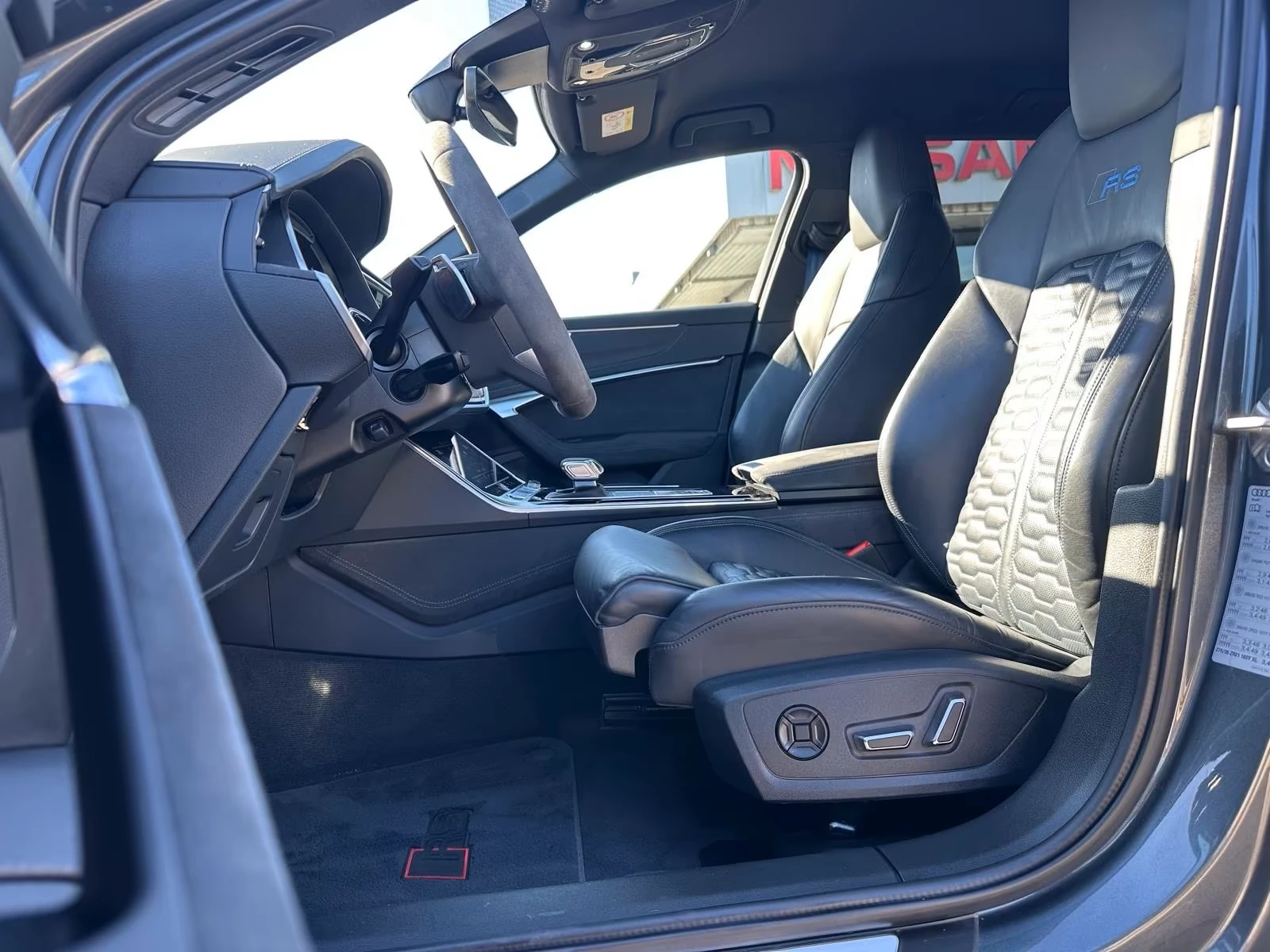 Audi Rs6 PERFORMANCE* MATRIX* B&O* KEYLESS* CERAMIC* CAMERA, снимка 6 - Автомобили и джипове - 55373059