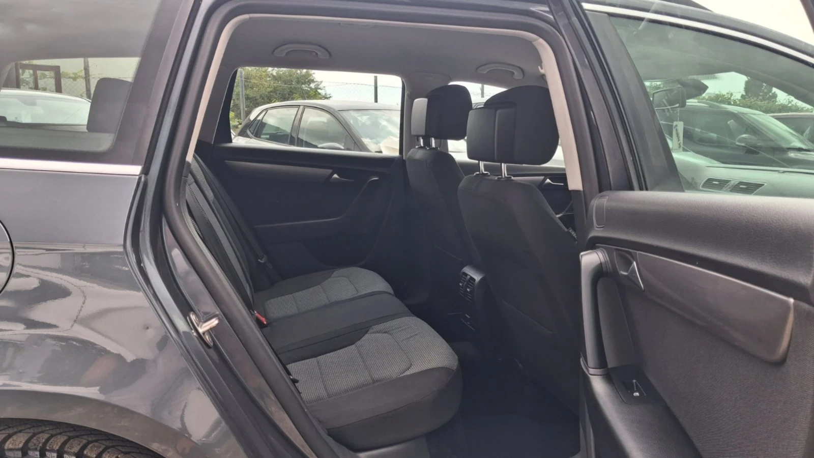 VW Passat 2.0TDI, снимка 11 - Автомобили и джипове - 55405412