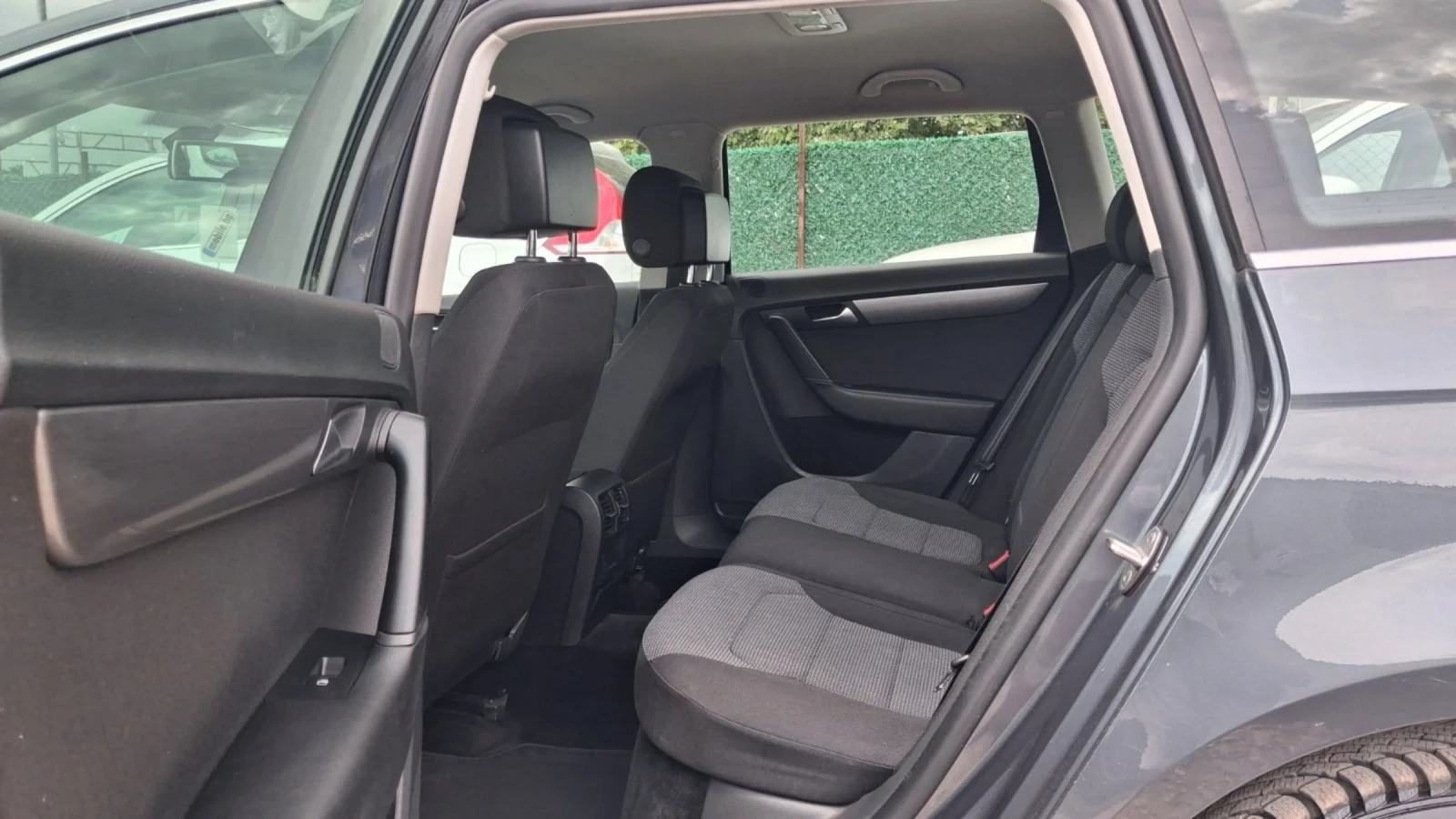 VW Passat 2.0TDI, снимка 8 - Автомобили и джипове - 55405412