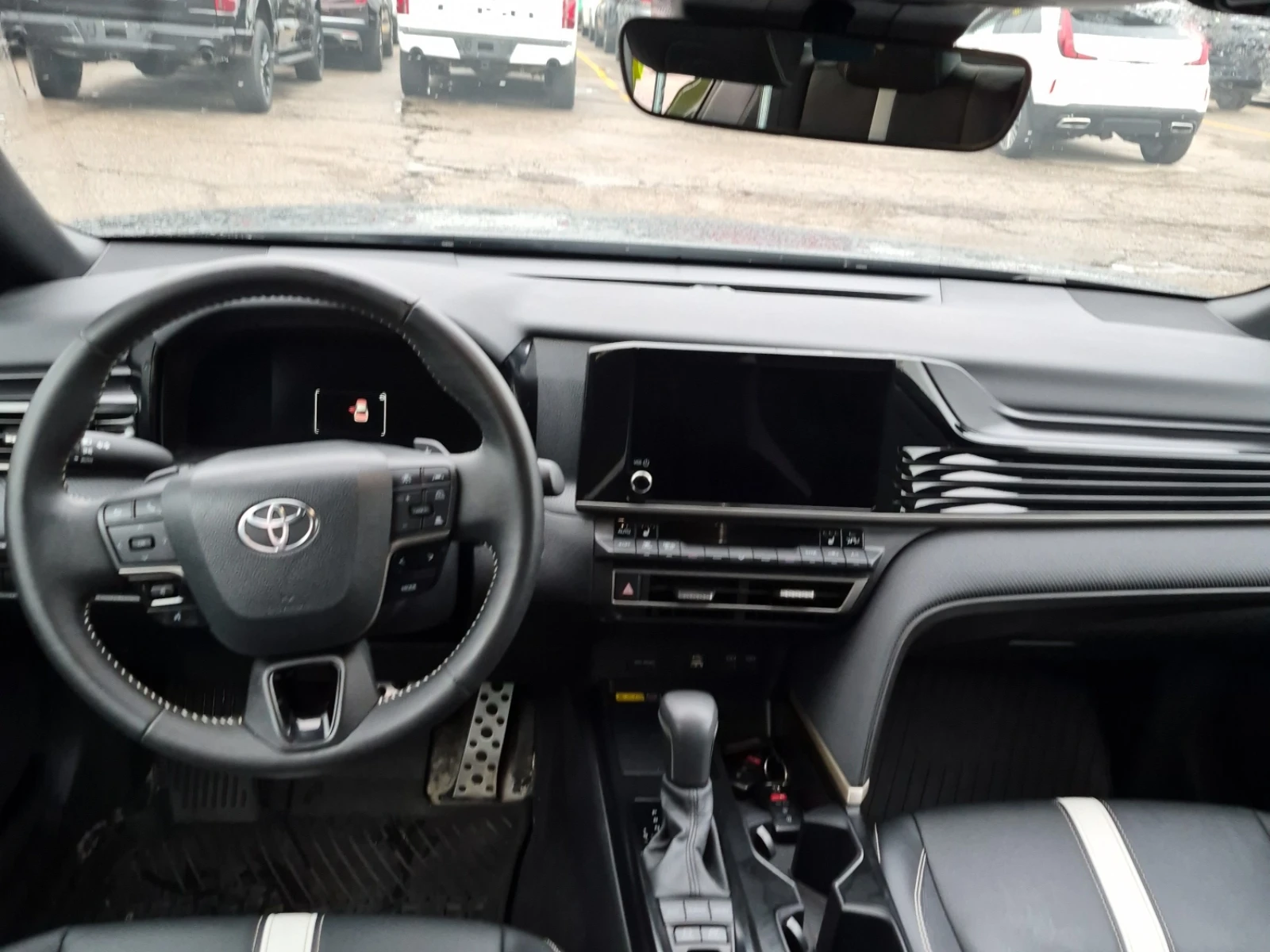 Toyota Camry SE UPGRADE / АвтоКредит, снимка 10 - Автомобили и джипове - 55944295