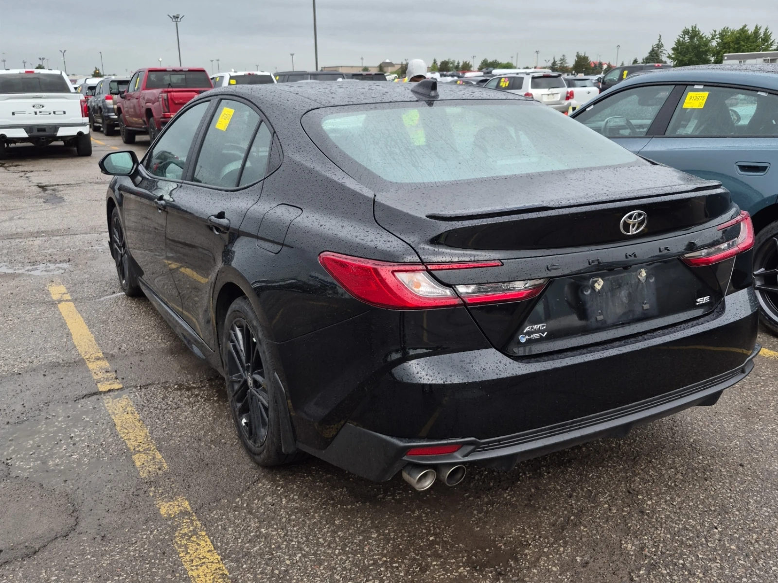 Toyota Camry SE UPGRADE / АвтоКредит, снимка 4 - Автомобили и джипове - 55944295