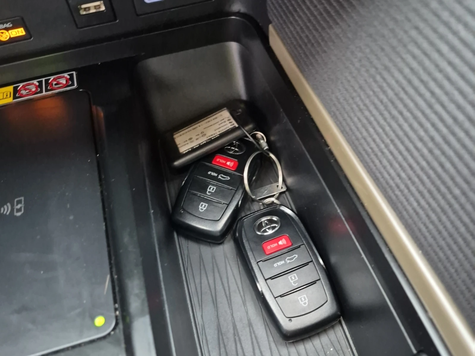Toyota Camry SE UPGRADE / АвтоКредит, снимка 8 - Автомобили и джипове - 55944295