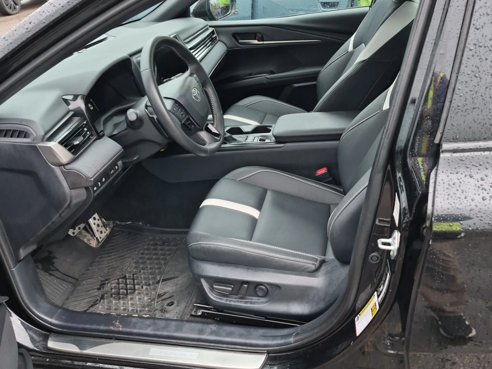 Toyota Camry SE UPGRADE / АвтоКредит, снимка 5 - Автомобили и джипове - 55944295
