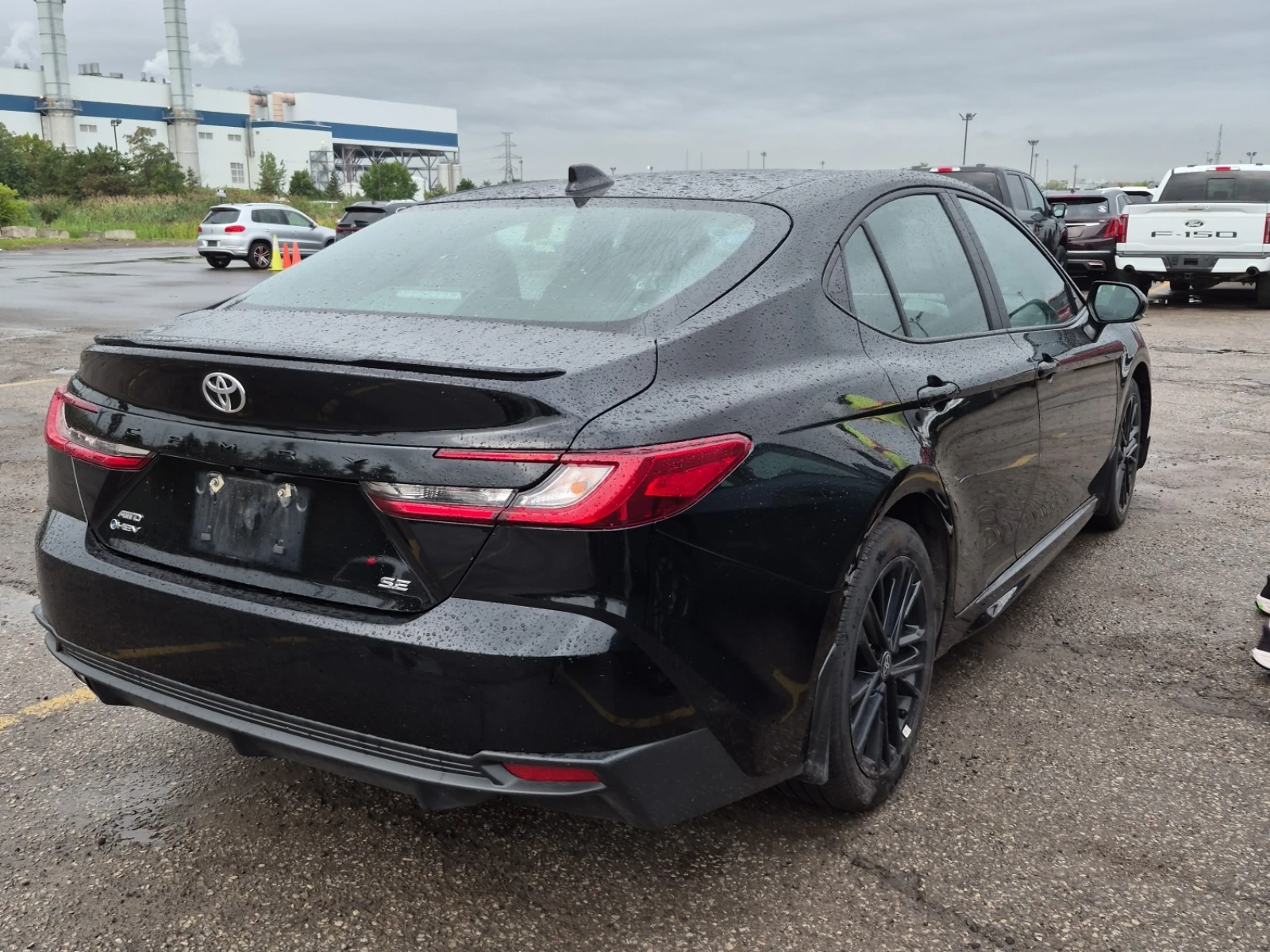 Toyota Camry SE UPGRADE / АвтоКредит, снимка 3 - Автомобили и джипове - 55944295