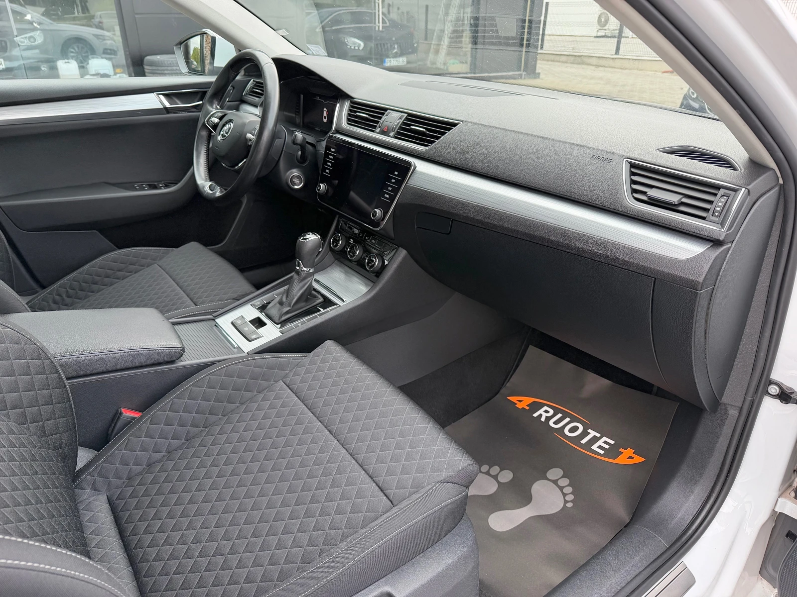 Skoda Superb 2.0TDi * Virtual* Keyless/������ | Mobile.bg � ����������� 10