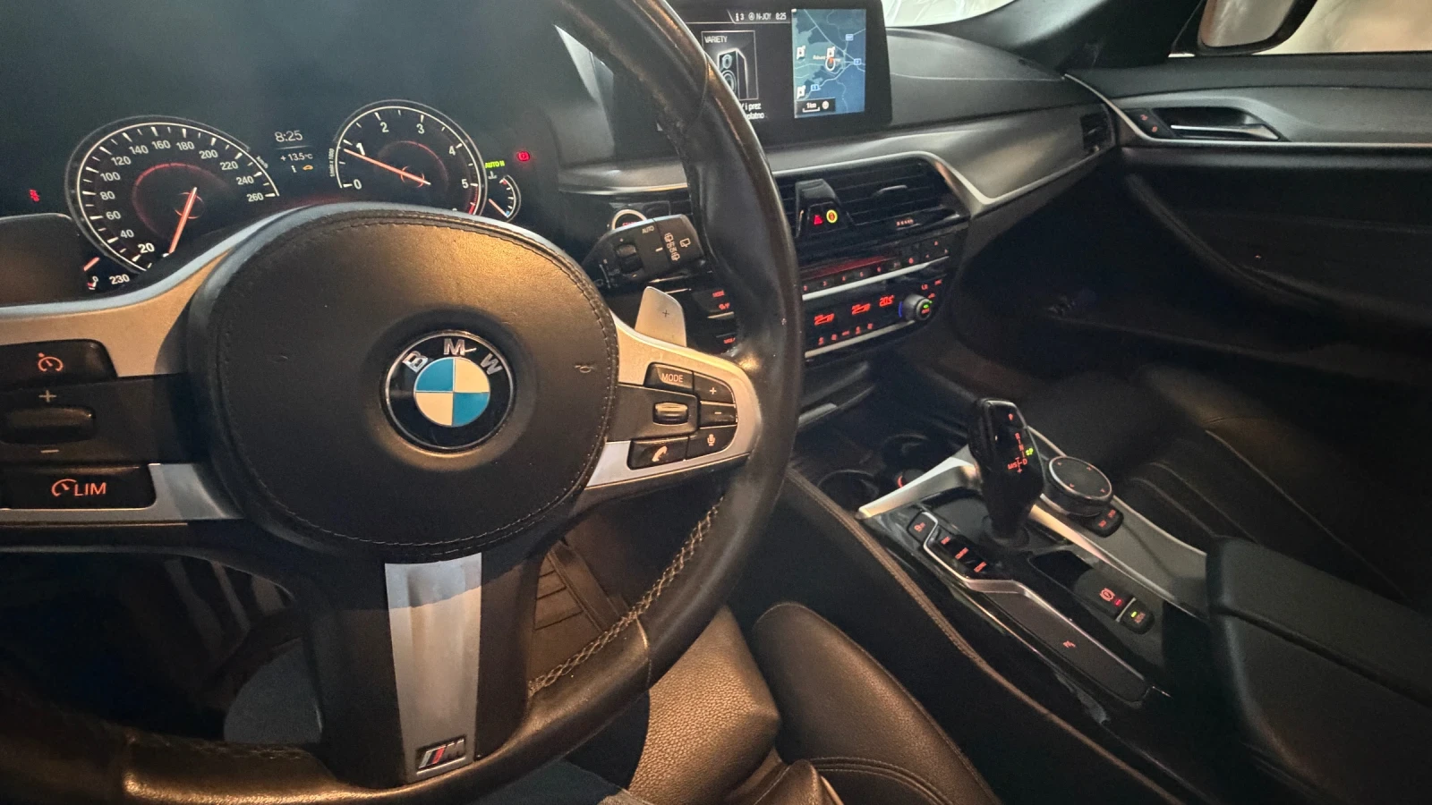 BMW 520 Xdrive M Sport package , снимка 17 - Автомобили и джипове - 56300090