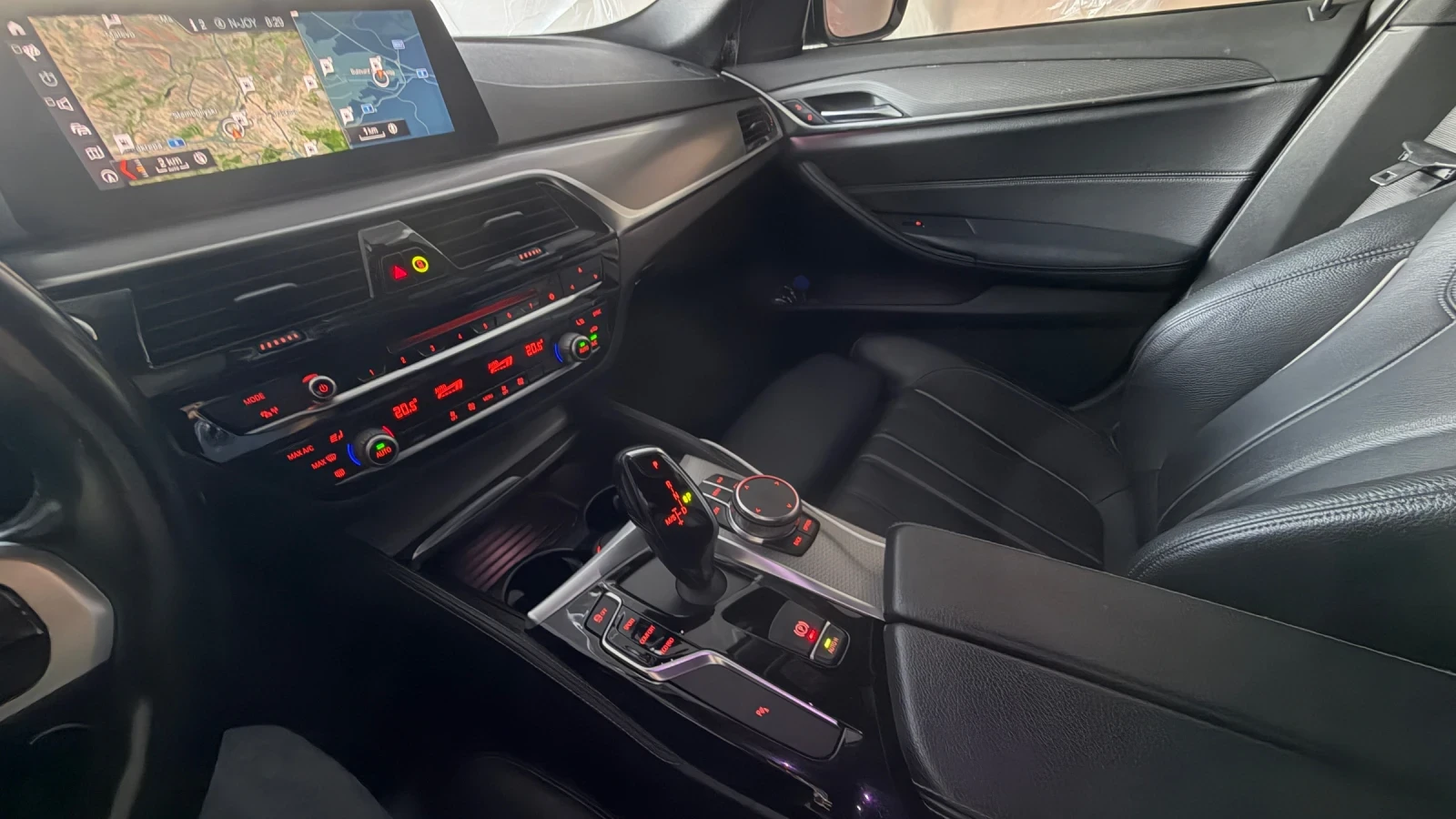 BMW 520 Xdrive M Sport package , снимка 8 - Автомобили и джипове - 56300090
