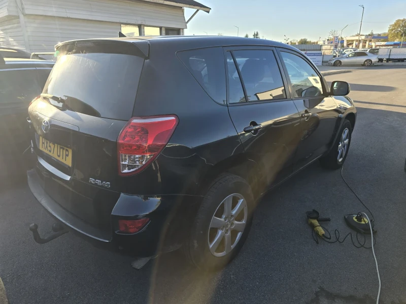 Toyota Rav4 Rav4 2.2 D4D 136кс на части, снимка 4 - Автомобили и джипове - 47595624